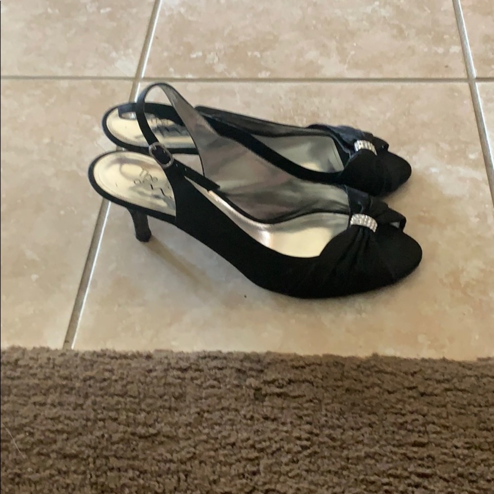 Black heels - Picture 2 of 3